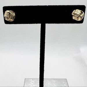 🍭4/$20 Vintage gold tone woven metal post stud earrings
